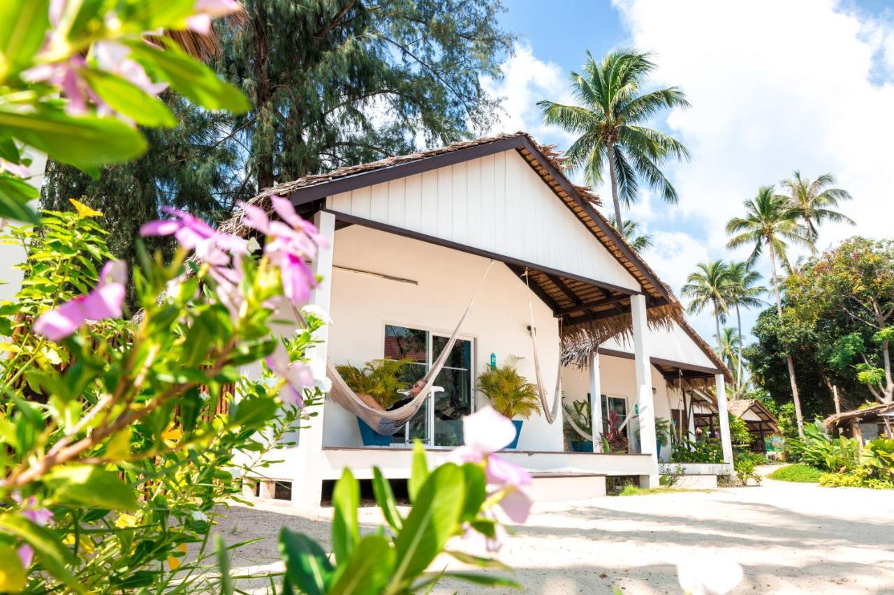 Sarana Bungalows (Adults Only) Baan Tai Bagian luar foto