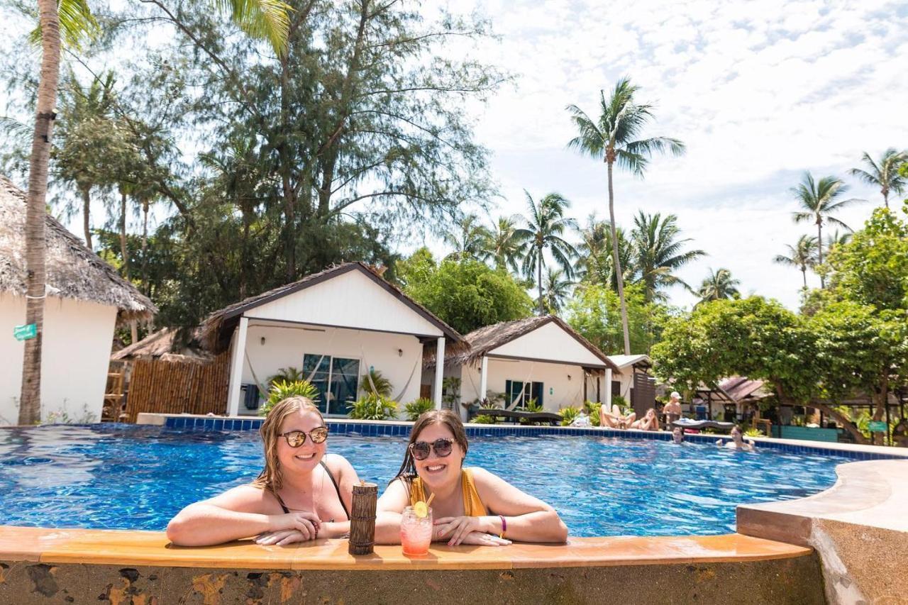 Sarana Bungalows (Adults Only) Baan Tai Bagian luar foto
