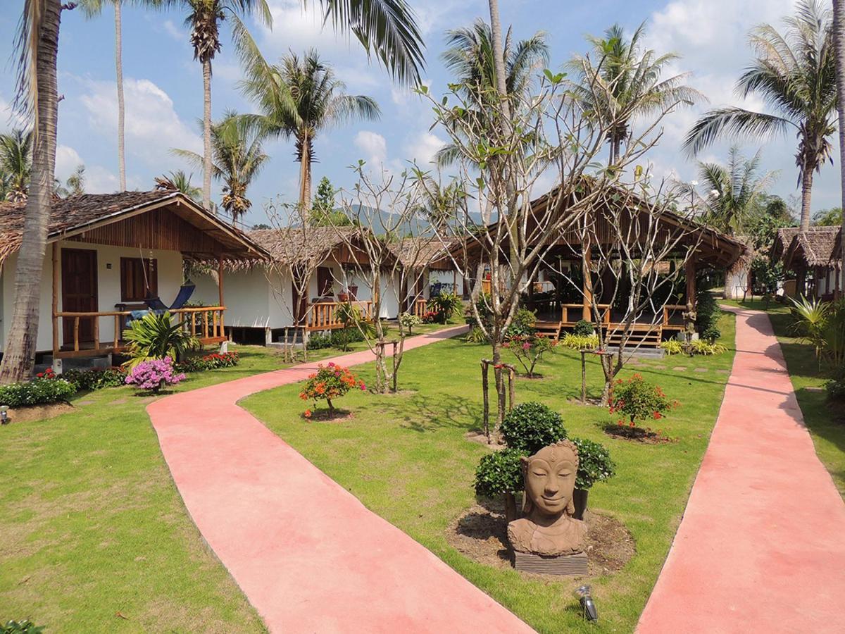 Sarana Bungalows (Adults Only) Baan Tai Bagian luar foto