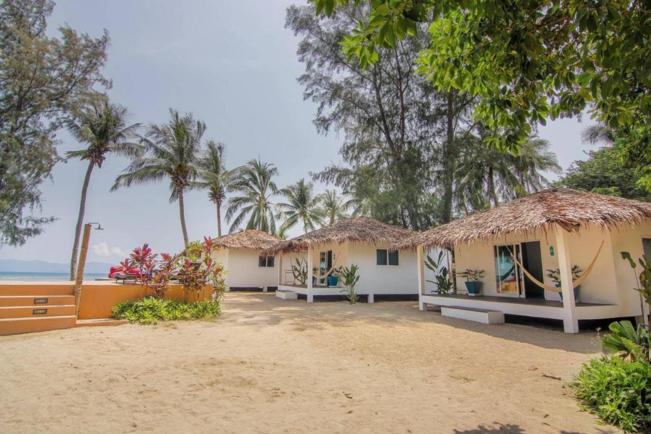 Sarana Bungalows (Adults Only) Baan Tai Bagian luar foto
