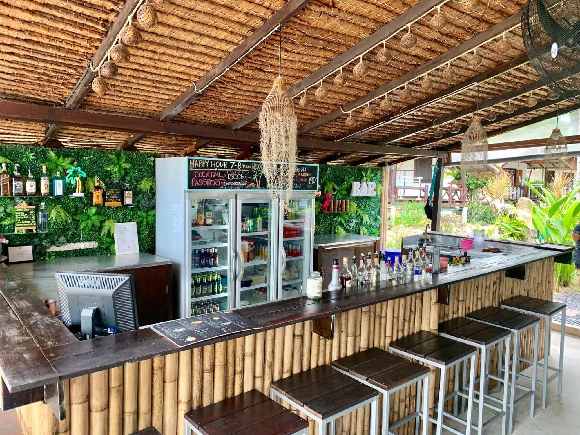 Sarana Bungalows (Adults Only) Baan Tai Bagian luar foto