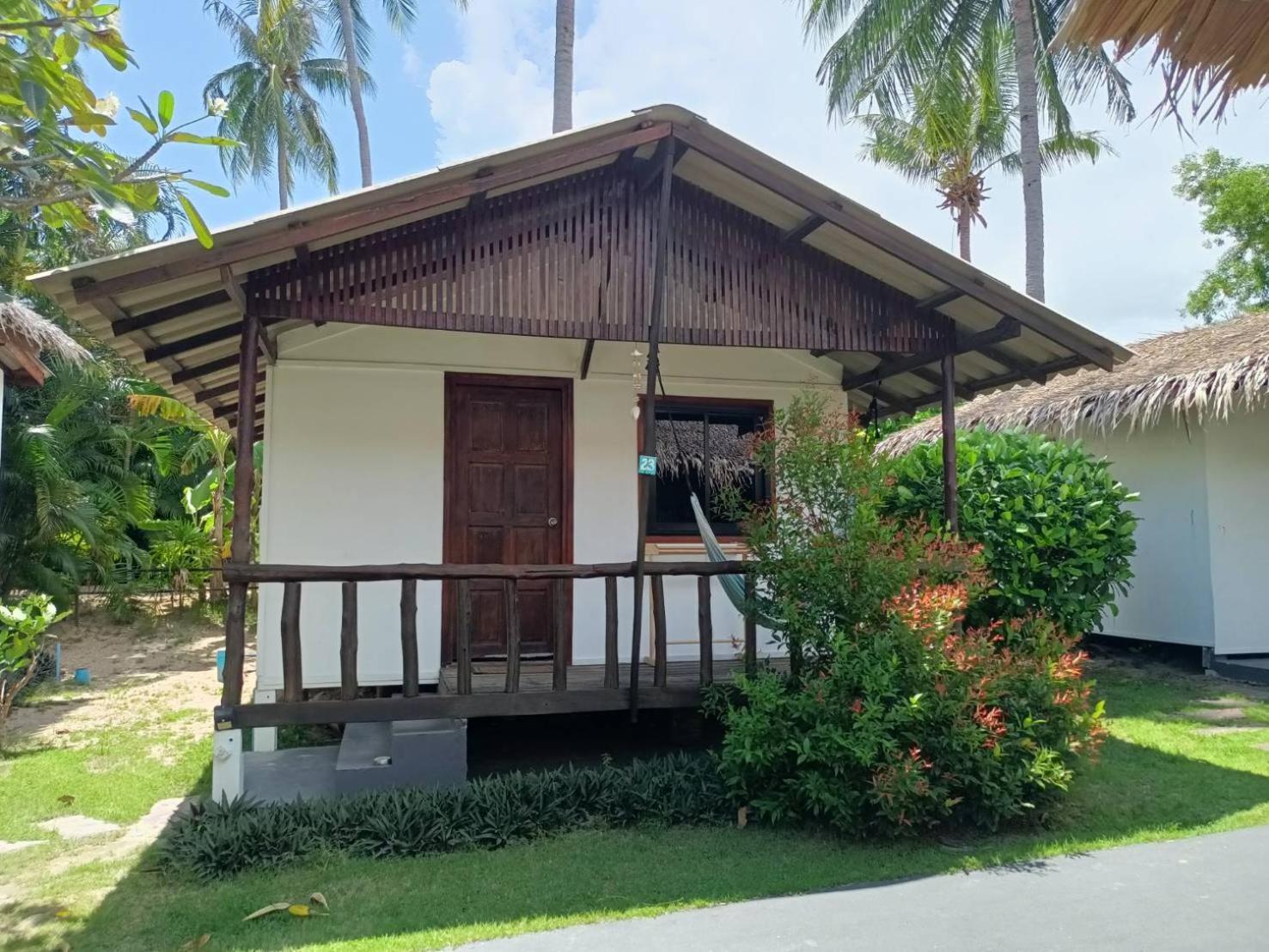 Sarana Bungalows (Adults Only) Baan Tai Bagian luar foto