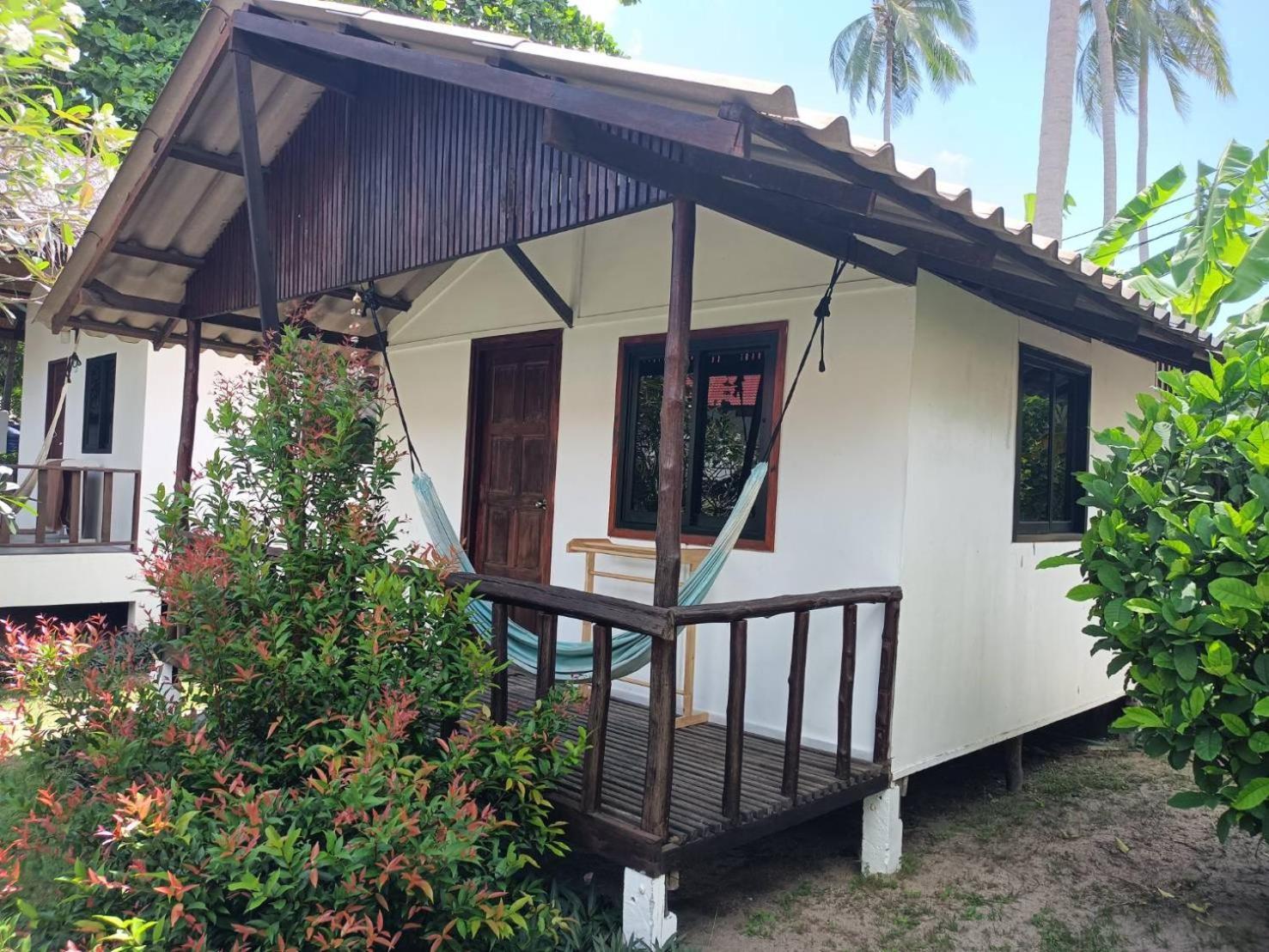 Sarana Bungalows (Adults Only) Baan Tai Bagian luar foto