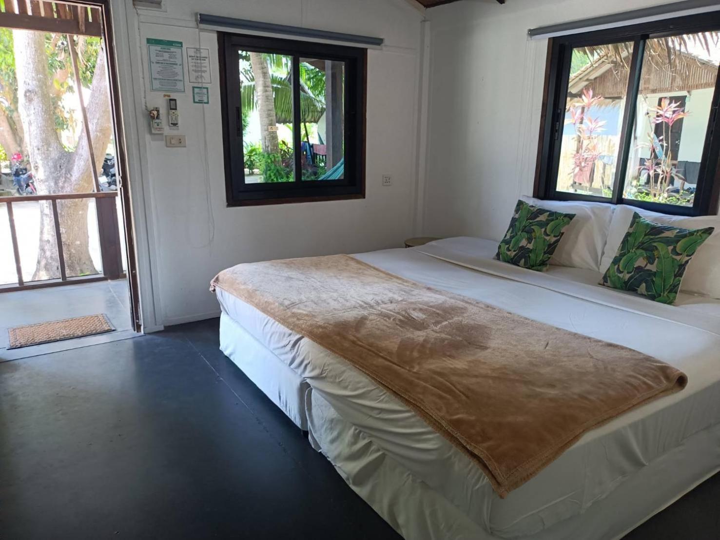 Sarana Bungalows (Adults Only) Baan Tai Bagian luar foto